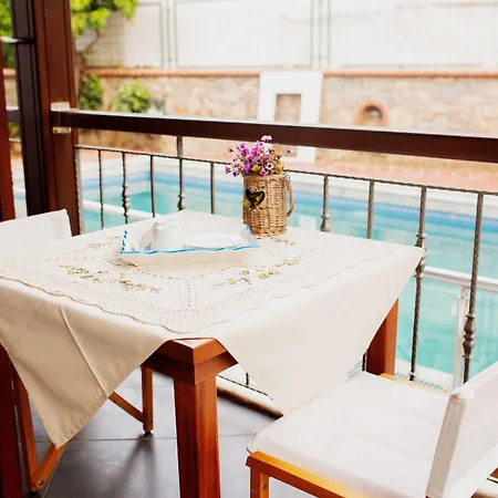 فندق Stone House 3*